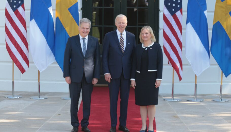 Ο Τζο Μπάιντεν με τον πρόεδρο της Φινλανδίας και την πρωθυπουργό της Σουηδίας © EPA/OLIVER CONTRERAS / POOL