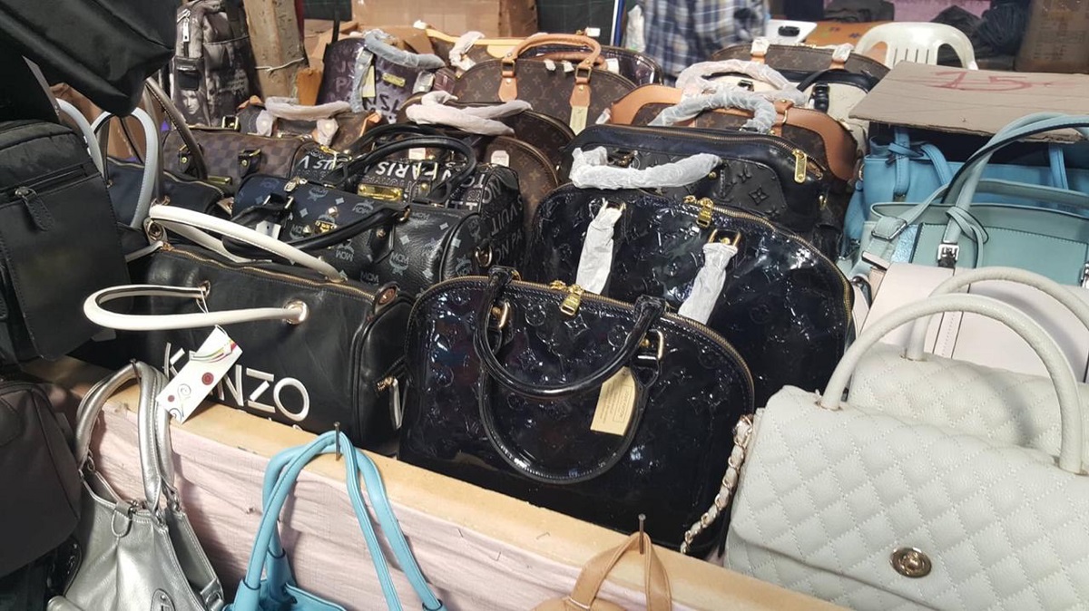 Θεσσαλονίκη: Πάνω από 600 προϊόντα «μαϊμού» κατασχέθηκαν σε ελέγχους