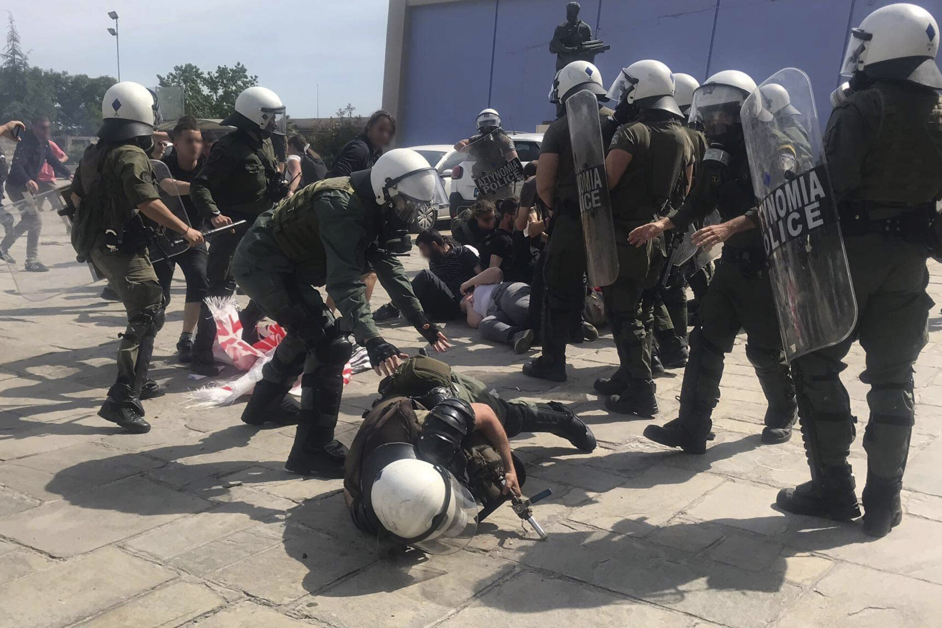Πόλεμος ανακοινώσεων για τα επεισόδια στο ΑΠΘ από ΝΔ και ΣΥΡΙΖΑ