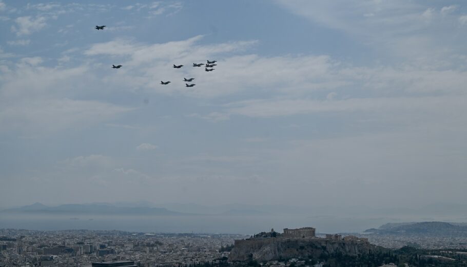 Πτήση μαχητικών πάνω από την Ακρόπολη © Ευρωκίνηση