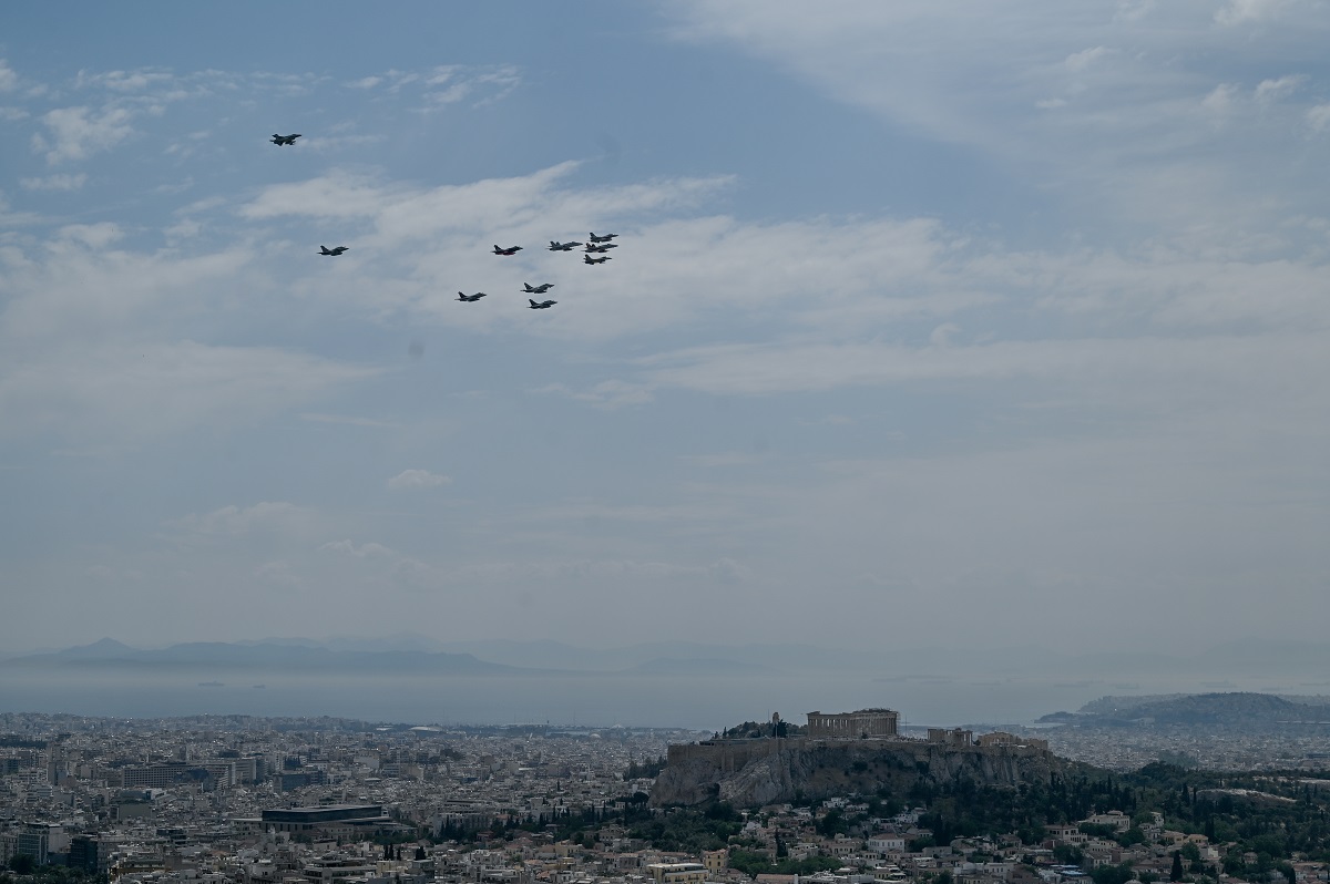 Πτήση μαχητικών πάνω από την Ακρόπολη © Ευρωκίνηση