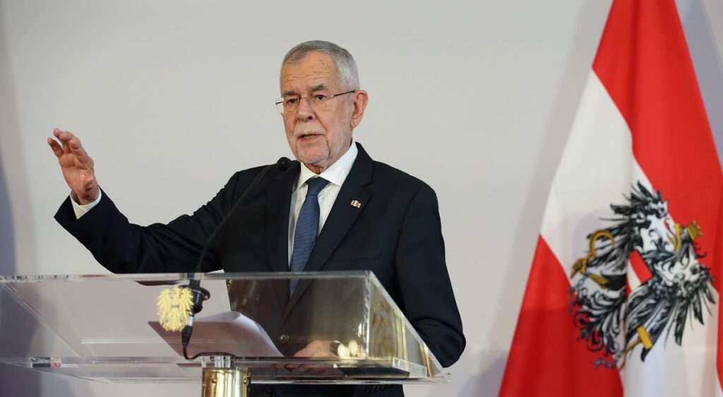 Αυστρία: Επανεκλέγεται ο πρόεδρος Αλεξάντερ φαν ντερ Μπέλεν