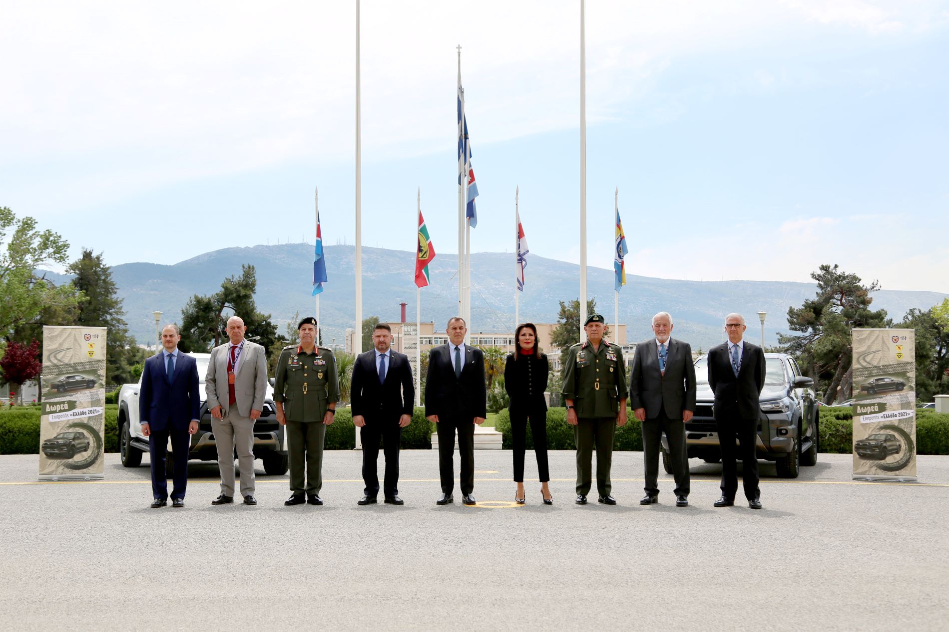 Επιτροπή Ελλάδα 2021: Δωρεά 20 οχημάτων στο ΓΕΣ