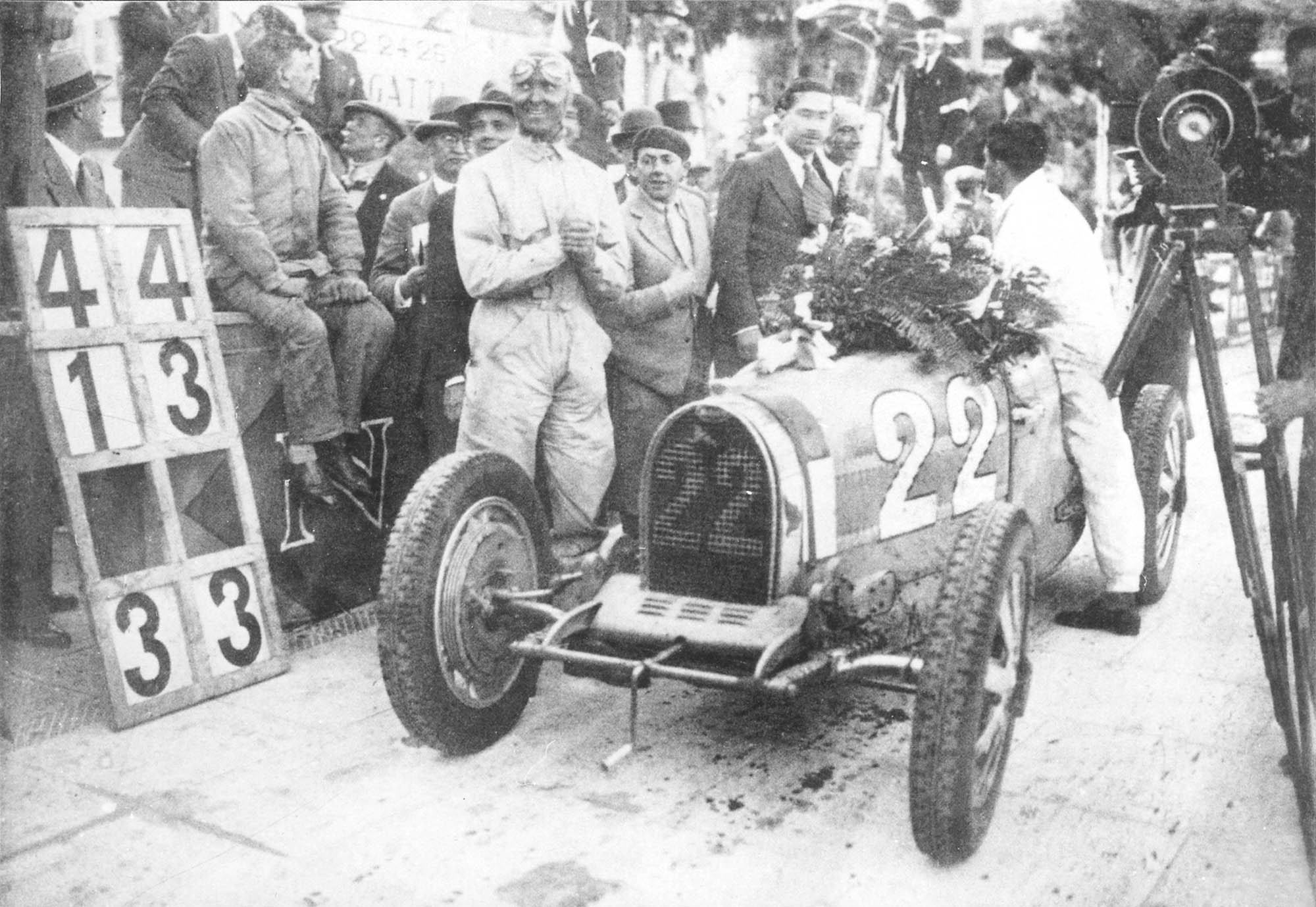 Ο νικητή ς του Grand Prix του Μονακό του 1931, Luis Chiron με την Bughatti Type 51