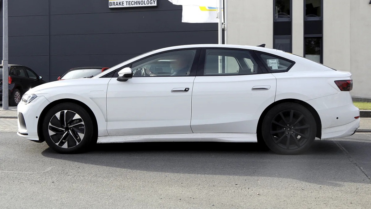 Νέες κατασκοπευτικές φωτογραφίες του Volkswagen Aero B