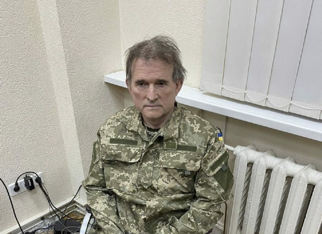 Ρωσία: Πιθανή η ανταλλαγή μαχητών του Αζόφ με τον Μεντβέτσουκ 