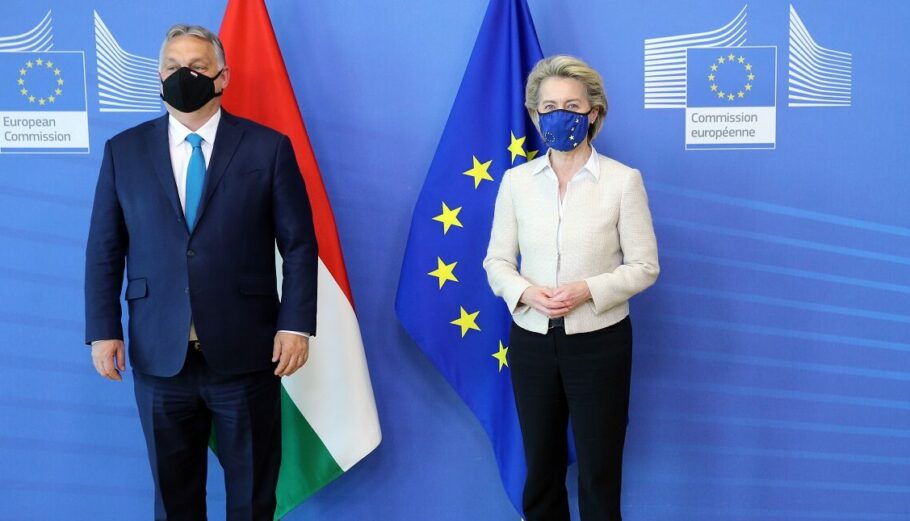 Ο Ούγγρος πρωθυπουργός Βίκτορ Όρμπαν και η Πρόεδρος της Ευρωπαϊκής Επιτροπής Ούρσουλα φον ντερ Λάιεν © EPA/FRANCOIS WALSCHAERTS