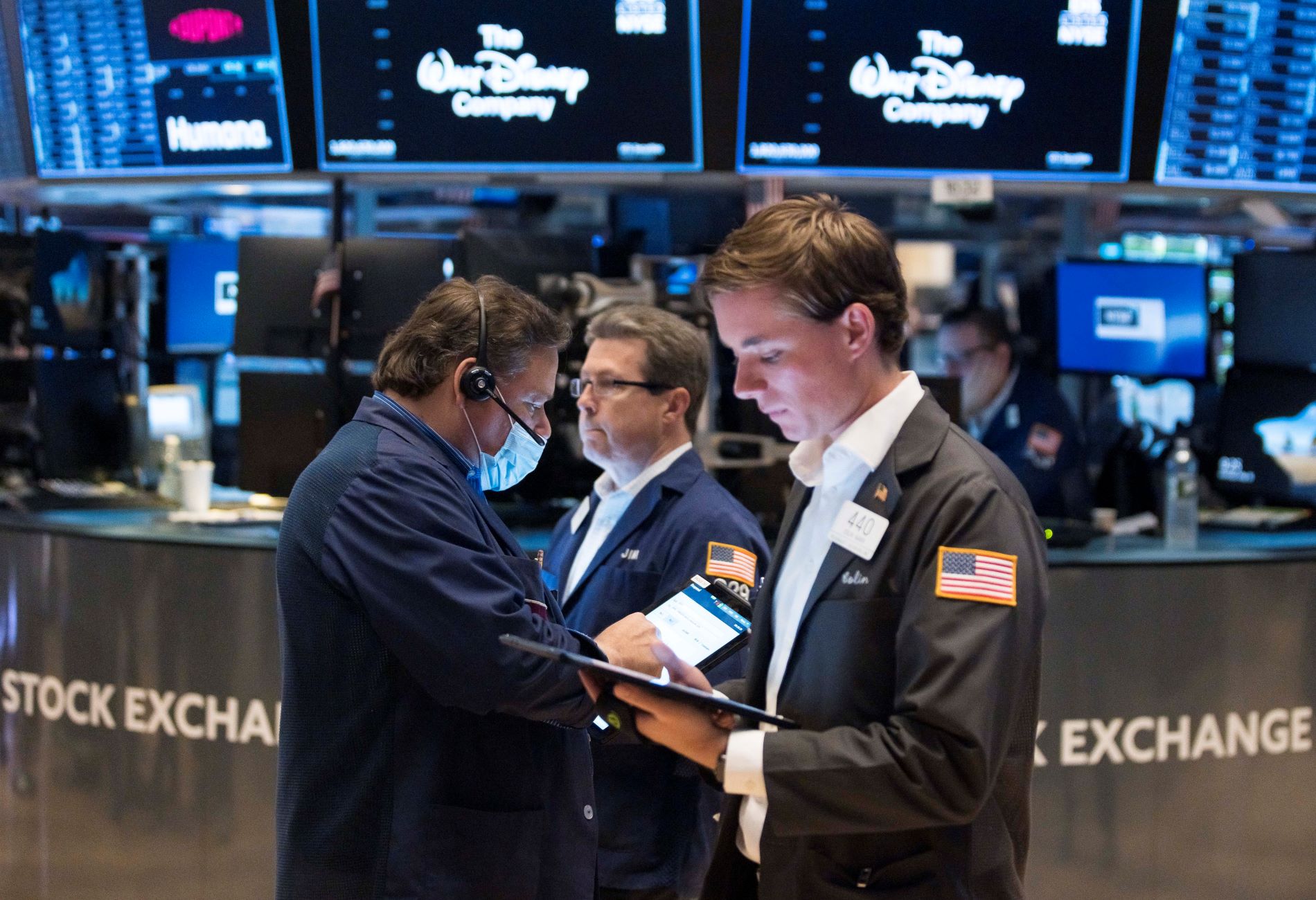 Επενδυτές στη Wall Street © EPA/JUSTIN LANE