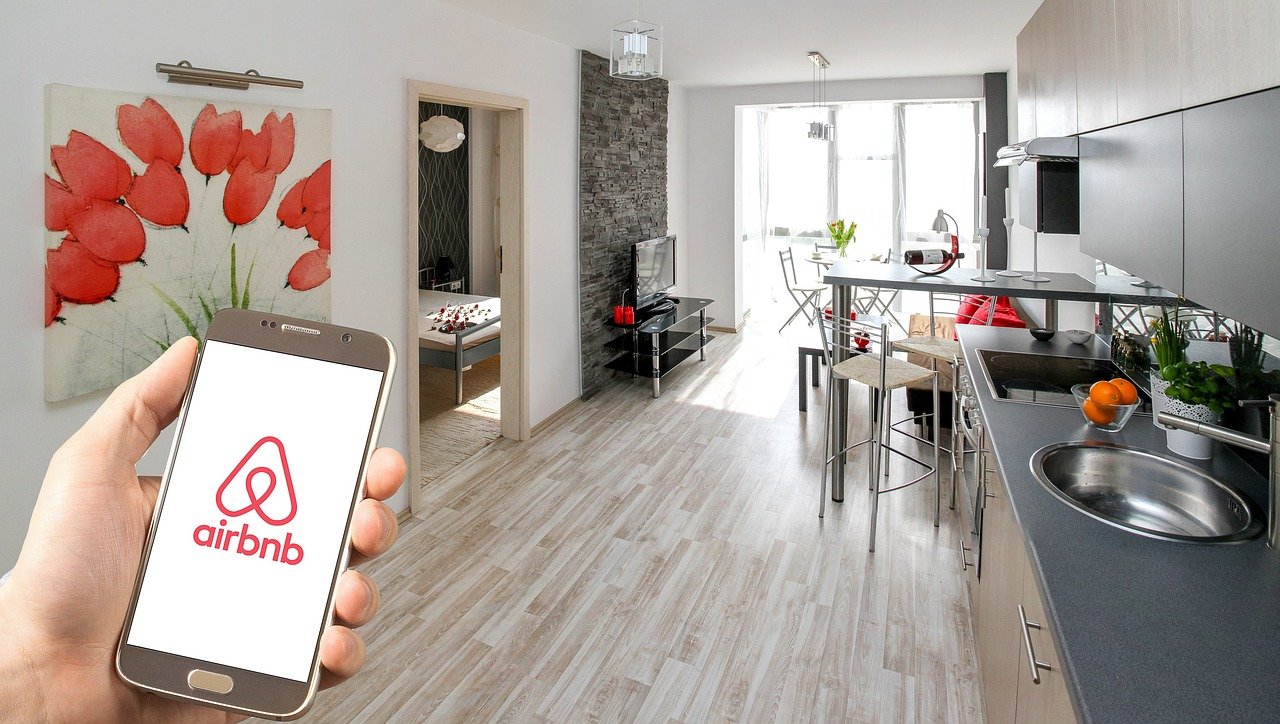 Airbnb: Πληρωμή μέσω Klarna σε άτοκες δόσεις και στην Ελλάδα