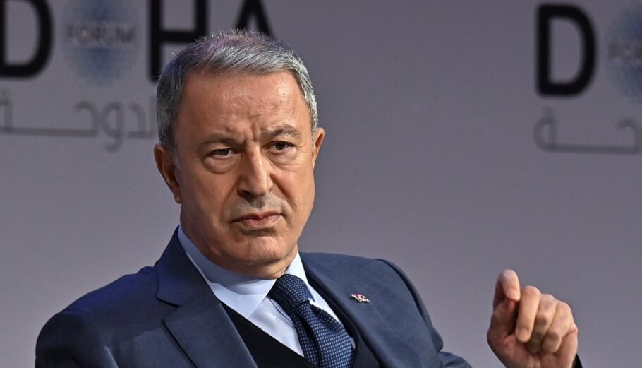 Ο Τούρκος υπουργός Άμυνας, Χουλουσί Ακάρ ©EPA/NOUSHAD THEKKAYIL