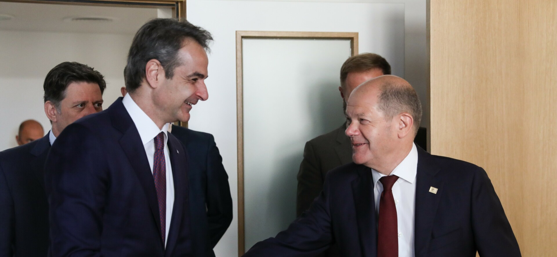 Συνάντηση του πρωθυπουργού Κυριάκου Μητσοτάκη με τον Καγκελάριο της Γερμανίας Olaf Scholz στο περιθώριο της Συνόδου Κορυφής του Ευρωπαϊκού Συμβουλίου, στις Βρυξέλλες την Τρίτη 31 Μαΐου 2022. (ΓΙΩΡΓΟΣ ΒΙΤΣΑΡΑΣ.ΓΡΑΦΕΙΟ ΤΥΠΟΥ ΠΡΩΘΥΠΟΥΡΓΟΥ/EUROKINISSI)