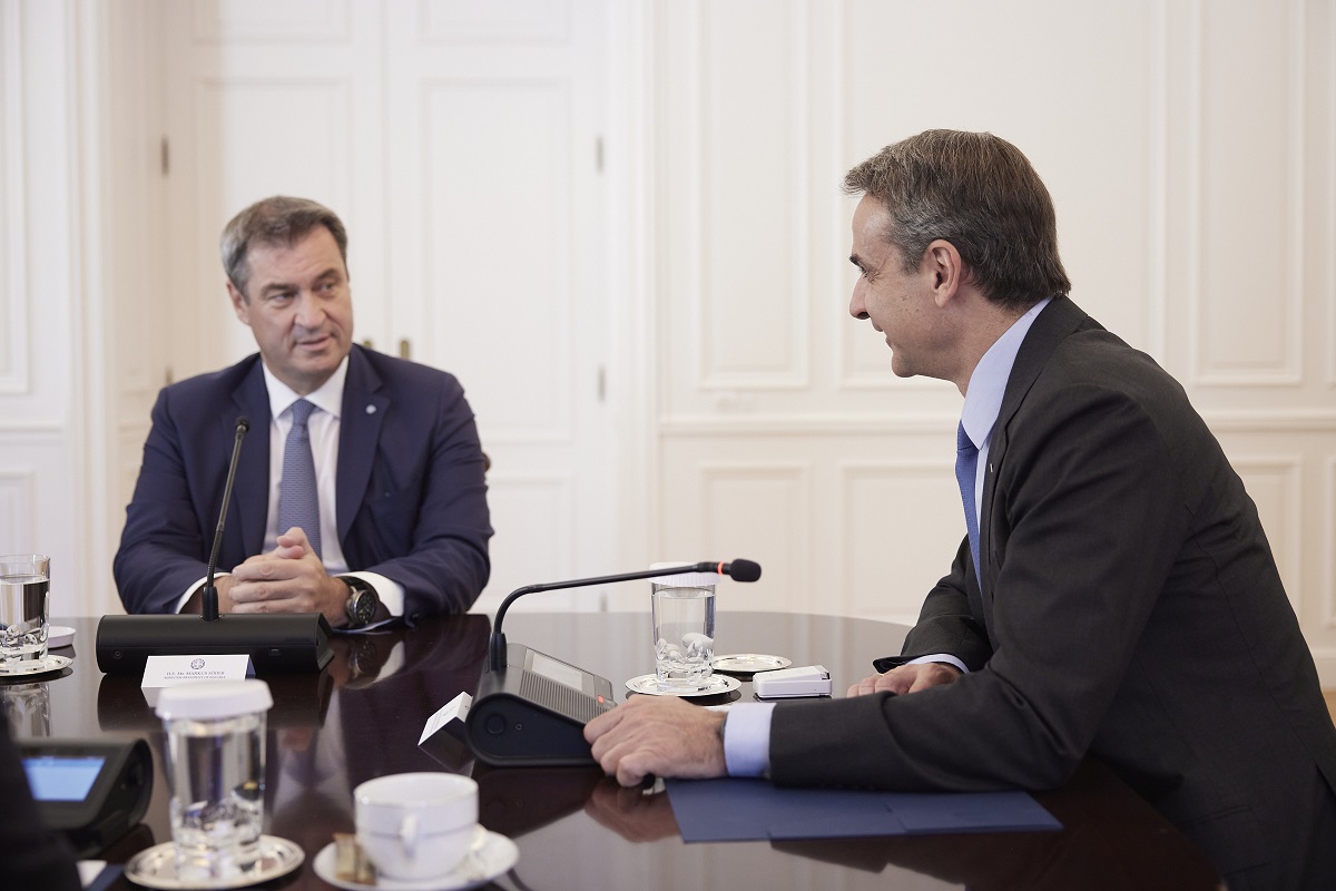 Μητσοτάκης: Τετ α τετ με τον Πρωθυπουργό της Βαυβαρίας – Τι συζήτησαν