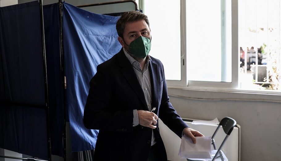 Ο πρόεδρος του Κινήματος Αλλαγής - ΠΑΣΟΚ Νίκος Ανδρουλάκης ψηφίζει στις εσωκομματικές εκλογές στο Κίνημα Αλλαγής @Eurokinissi