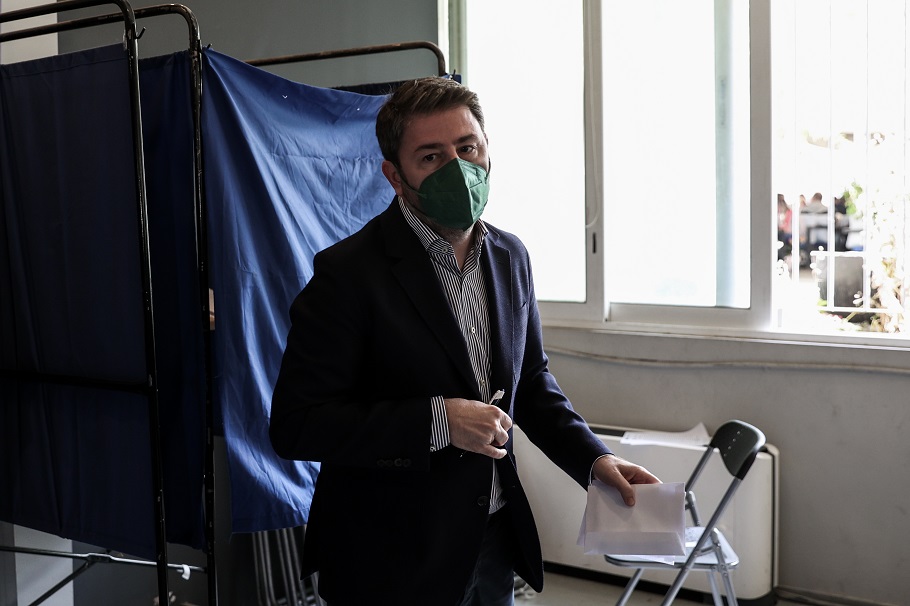Ο πρόεδρος του Κινήματος Αλλαγής - ΠΑΣΟΚ Νίκος Ανδρουλάκης ψηφίζει στις εσωκομματικές εκλογές στο Κίνημα Αλλαγής @Eurokinissi