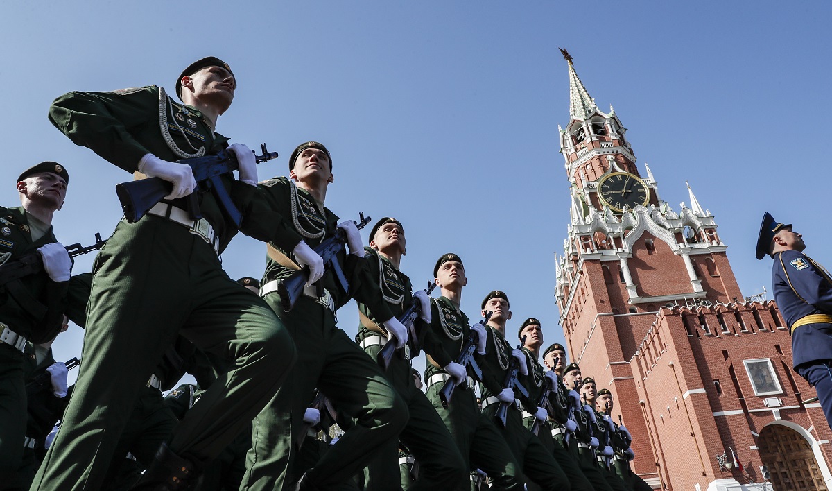 Η Ρωσία πραγματοποιεί τις τελευταίες πρόβες πριν από την στρατιωτική παρέλαση της 9ης Μαΐου στη Μόσχα © EPA/YURI KOCHETKOV