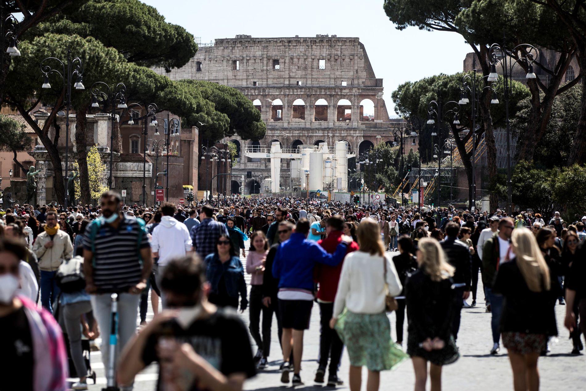 Κόσμος στους δρόμους της Ρώμης ©EPA/ANGELO CARCONI