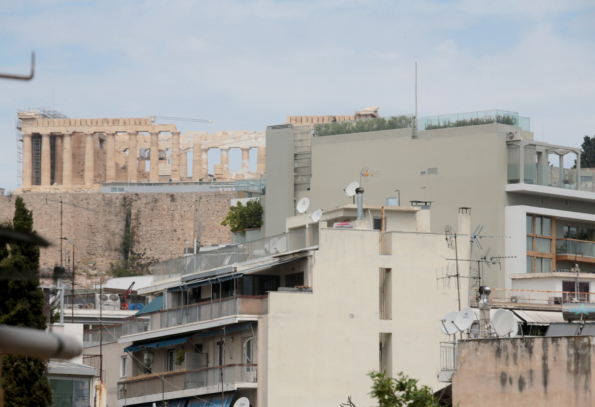 Η πίσω πλευρά του ξενοδοχείου Coco-Mat στην περιοχή Μακρυγιάννη © ΑΠΕ-ΜΠΕ/ΑΠΕ-ΜΠΕ/Παντελής Σαίτας