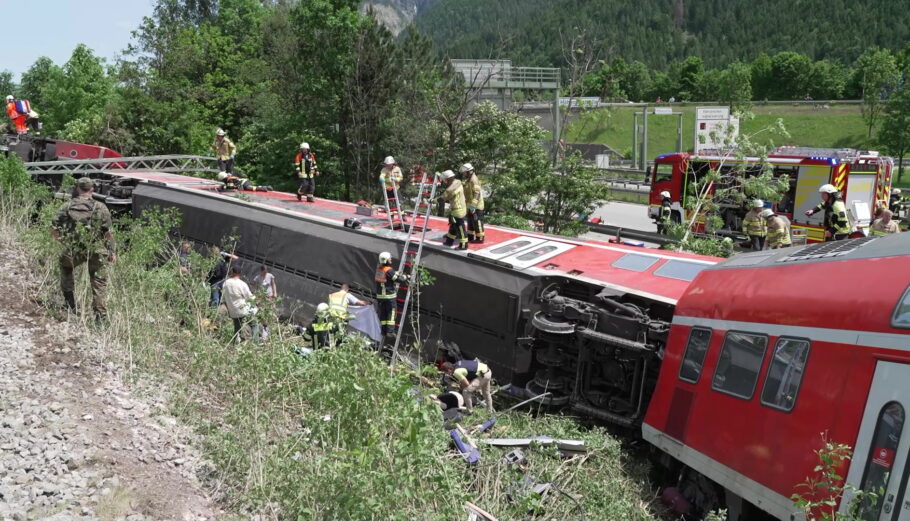 Σιδηροδρομικό δυστύχημα στη Βαυαρία © EPA/NETWORK PICTURES