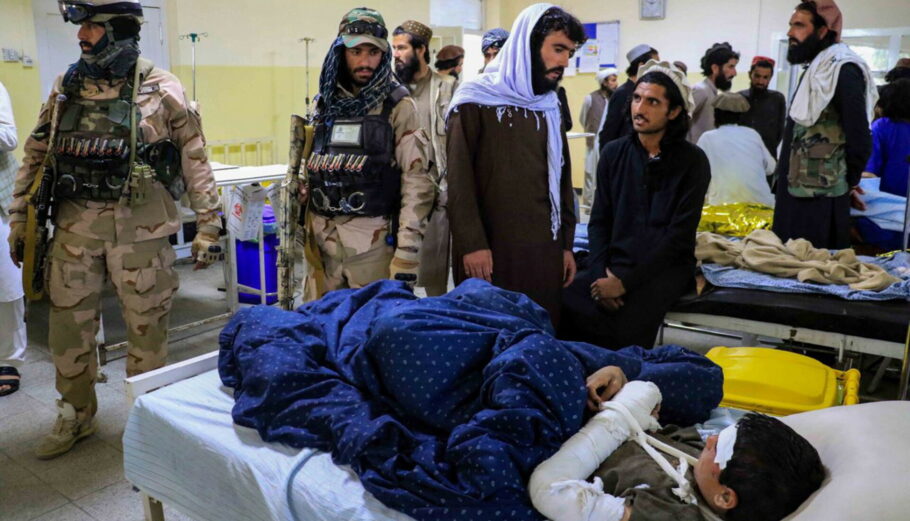 Τραυματίες από το σεισμό σε νοσοκομείο του Αφγανιστάν © EPA/STRINGER
