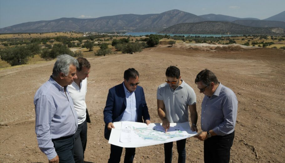 Ο Άδ. Γεωργιάδης στο έργο της Dolphin Capital στην Ερμιονίδα ©ΑΠΕ-ΜΠΕ