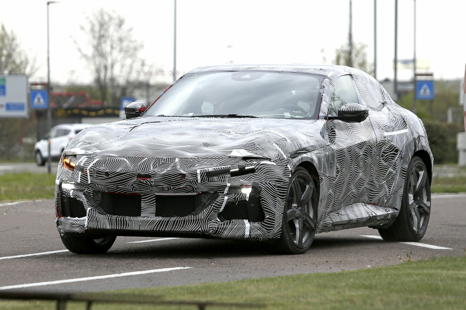 Ferrari Purosangue: Φθινοπωρινή πρεμιέρα και μετά… ηλεκτροκίνηση