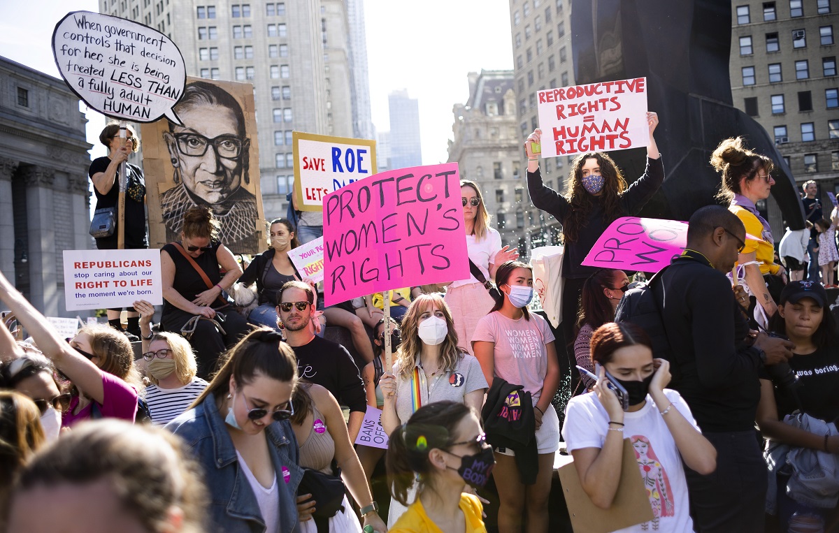 Γυναίκες διαδηλώνουν στις ΗΠΑ υπέρ του δικαιώματος στην άμβλωση © EPA/JUSTIN LANE