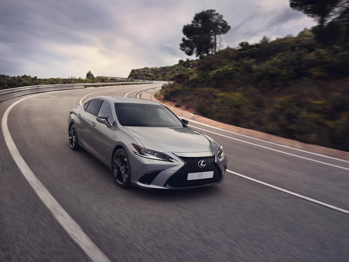 Αναβαθμισμένο Lexus ES με επιπλέον έκδοση F Sport Design