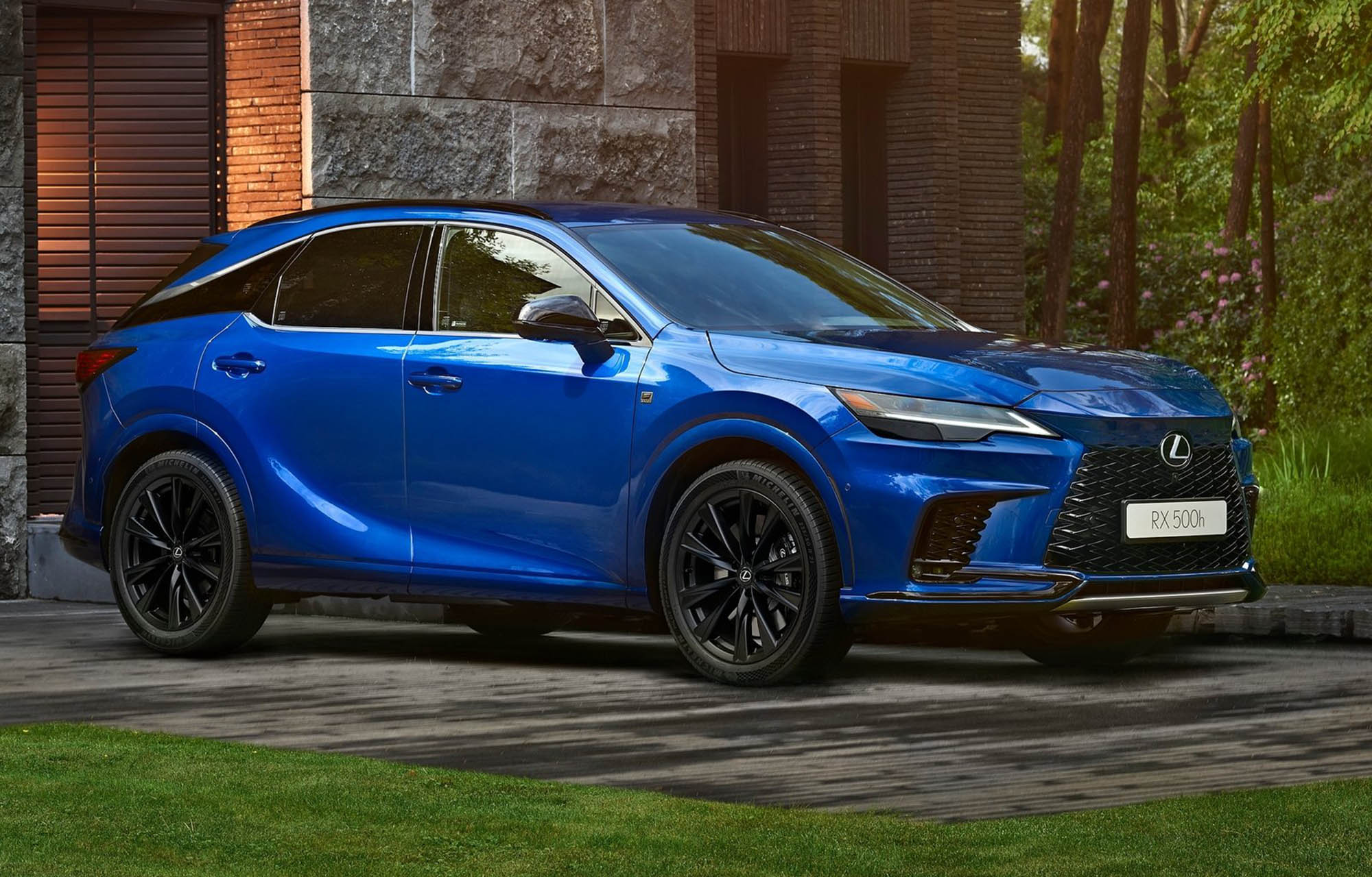 Παρουσιάστηκε το νέο Lexus RX με τρεις υβριδικές εκδόσεις