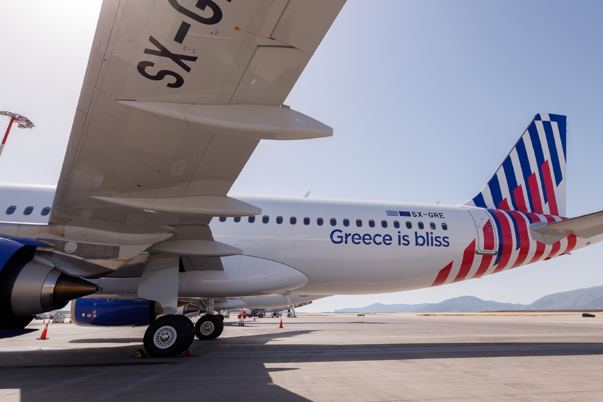 Αεροσκάφος της SKY express © SKY express