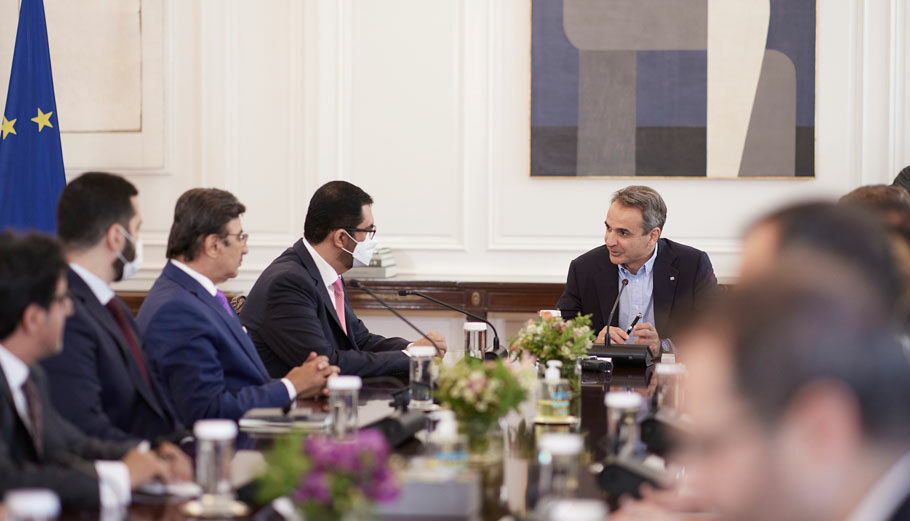Συνάντηση Μητσοτάκη με τον υφυπουργό Βιομηχανίας των Ηνωμένων Αραβικών Εμιράτων Sultan bin Ahmad Sultan Al Jaber © Γραφείο Τύπου Πρωθυπουργού