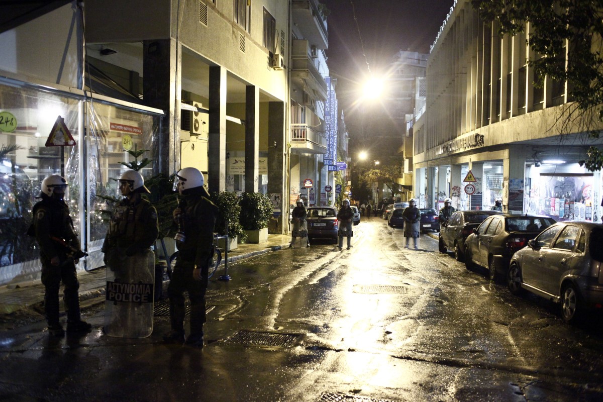 Εξάρχεια: Επιθέσεις με μολότοφ κατά αστυνομικών – Ένας τραυματίας