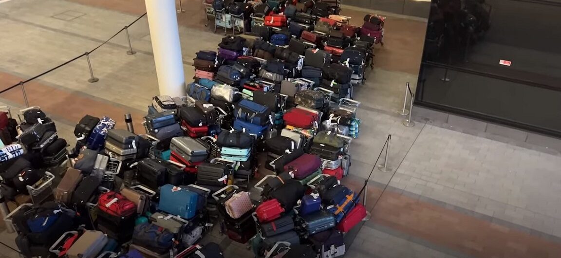 Εκατοντάδες βαλίτσες στο Χίθροου και προβλήματα στο σύστημα αποσκευών © youtube