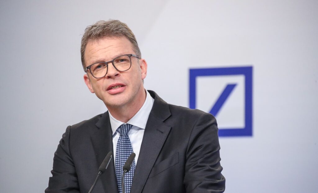 Deutsche Bank: Επιχειρεί να αποκρούσει την είσοδο της UniCredit στην Commerzbank
