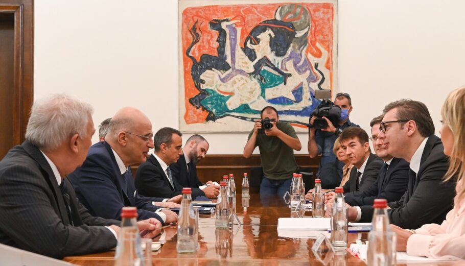 O Νίκος Δένδιας με τον Σέρβο Πρόεδρο, Αλαξάνταρ Βούτσιτς© twitter.com/GreeceMFA/status