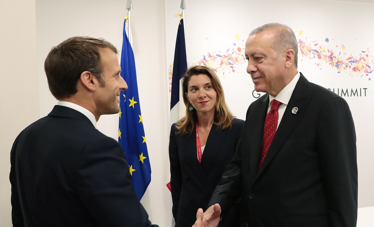 Σύνοδος ΝΑΤΟ: Συνάντηση Μακρόν με Ερντογάν