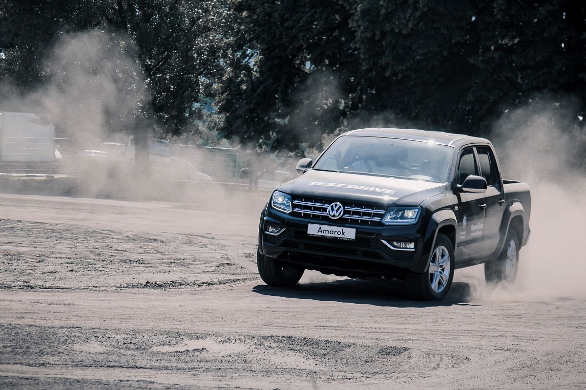 Εντυπωσιάζει το νέο Volkswagen Amarok με τη νέα μεγάλη οθόνη αφής