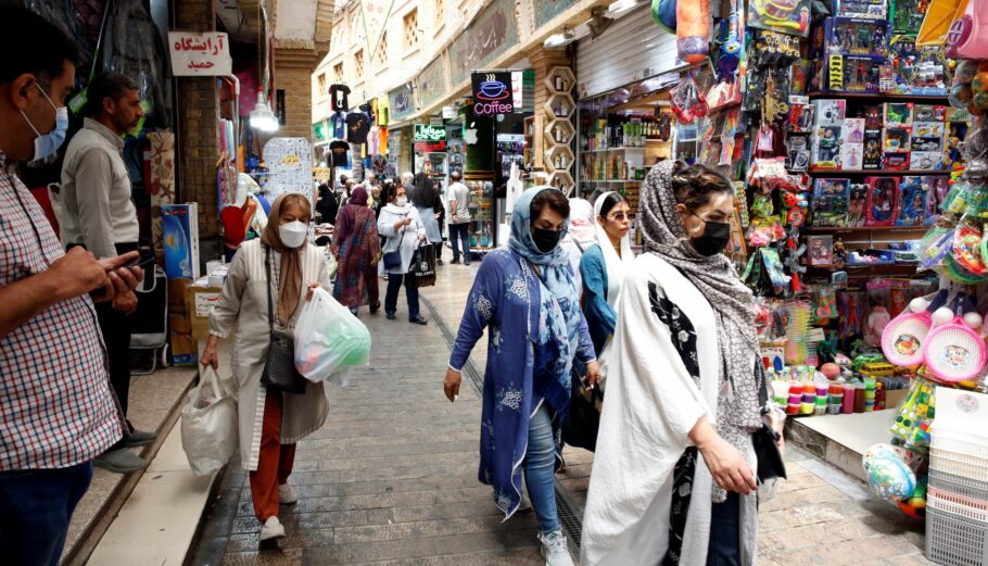 Καθημερινότητα στο Ιράν ©EPA/ABEDIN TAHERKENAREH