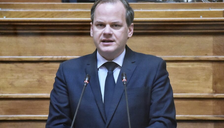 Ο Κ. Καραμανλής στη Βουλή ©Eurokinissi