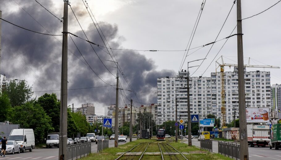 Πόλεμος στην Ουκρανία, νέες εκρήξεις στο Κίεβο © EPA/OLEG PETRASYUK