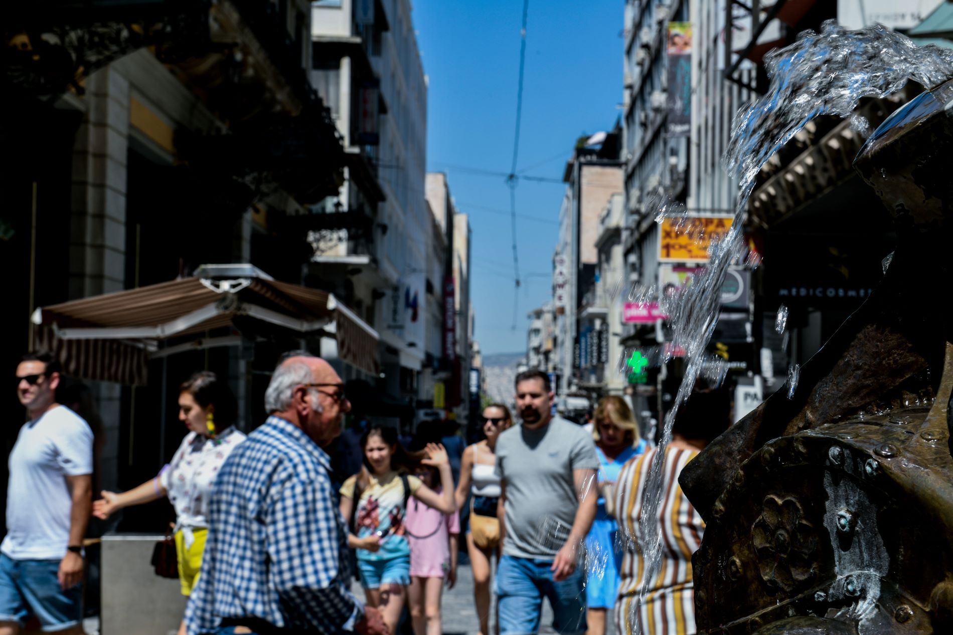 Κόσμος στην Ερμού ©Eurokinissi