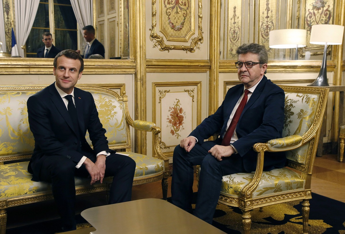 Ο γάλλος πρόεδρος Εμανουέλ Μακρόν με τον Ζαν Λυκ  Μελανσόν© EPA/Michel Euler / POOL