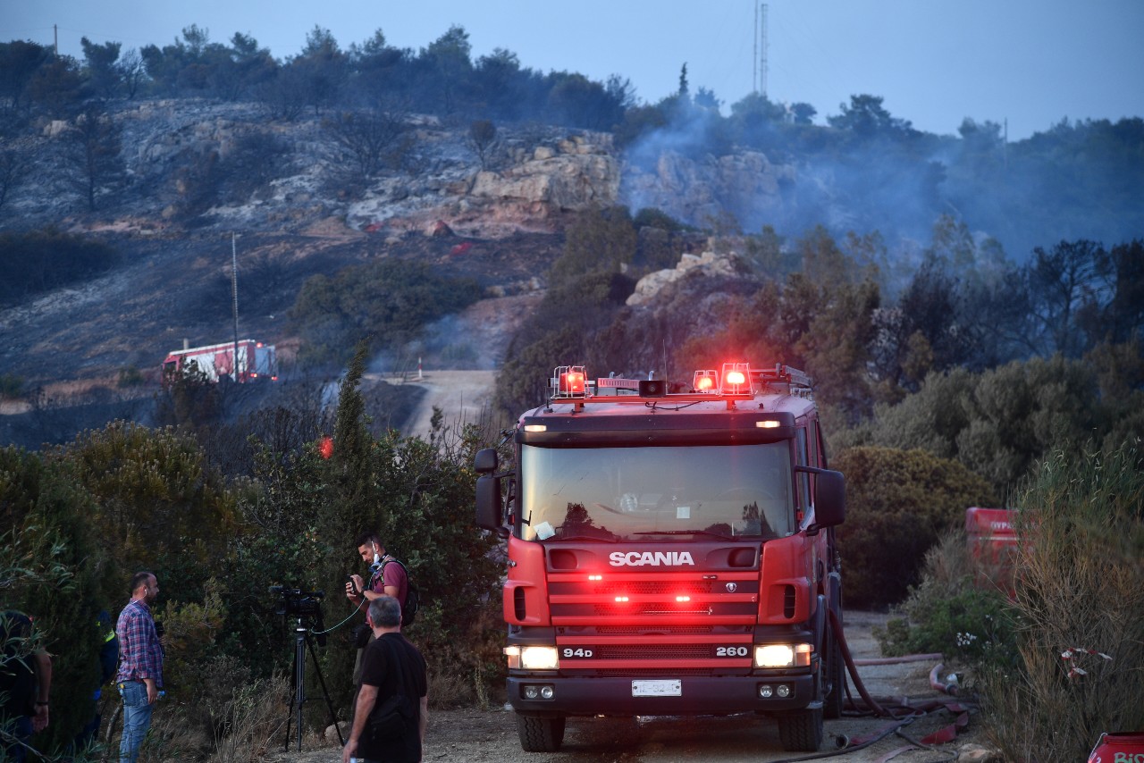 Σε ύφεση η πυρκαγιά στη Βούλα – προειδοποίηση ΕΕΑ για σήμερα