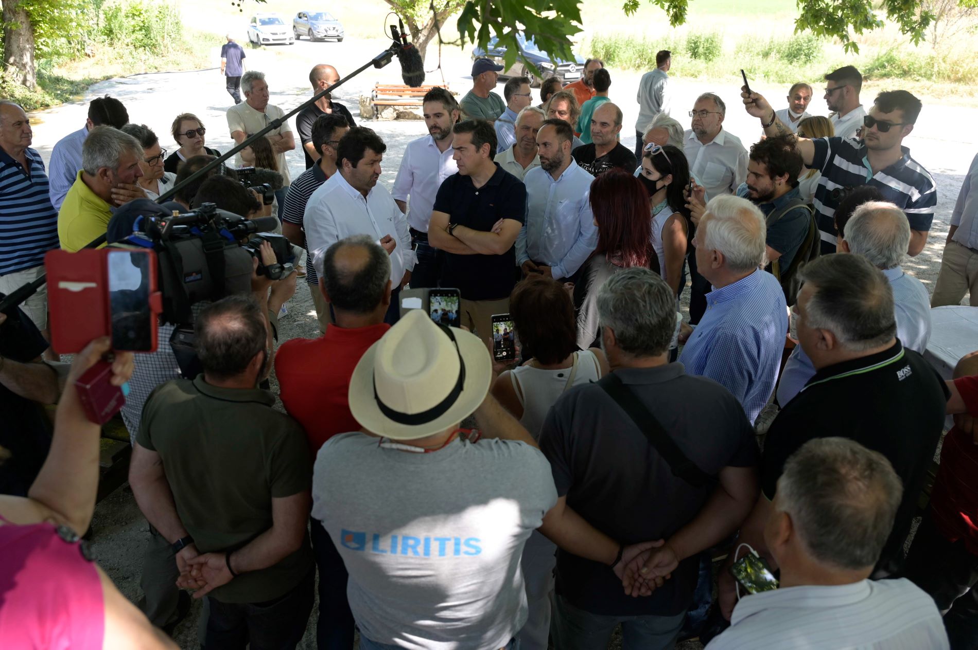 Ο Αλ. Τσίπρας στη Β. Εύβοια ©Eurokinissi