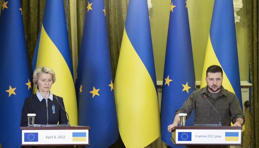 H Ούρσουλα Φον ντερ Λάιεν και ο Βολοντιμίρ Ζελένσκι ©EPA/UKRANIAN PRESIDENTIAL PRESS SERVICE / HANDOUT HANDOUT EDITORIAL USE ONLY/NO SALES