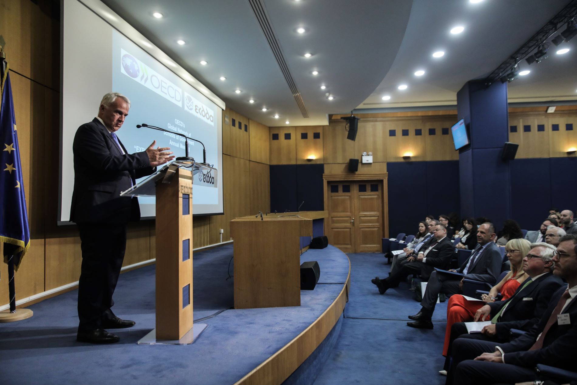 ΟΟΣΑ: Εύσημα στην Ελλάδα για μεταρρυθμίσεις στο Δημόσιο