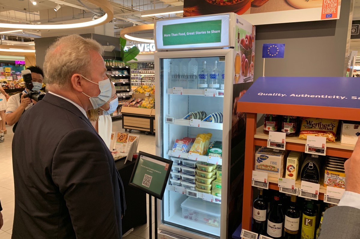 Φέτα Σιγκαπούρη © https://twitter.com/jwojc