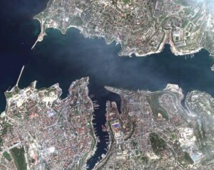 Ελληνικό πλοίο εγκαταλείφθηκε φλεγόμενο μετά από ουκρανικό χτύπημα στη Μαύρη Θάλασσα
