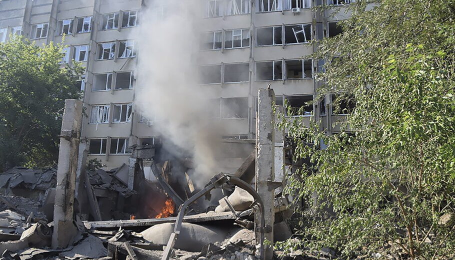 Καταστροφές στο Μικολάιφ © EPA/UKRAINIAN STATE EMERGENCY SERVICE / HANDOUT HANDOUT EDITORIAL USE ONLY/NO SALES