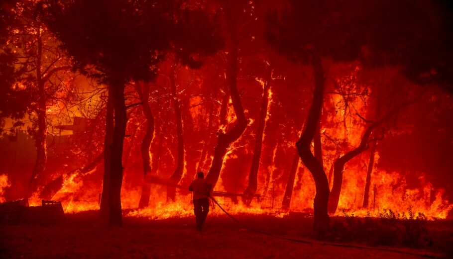 Πυρκαγιά στα Βατερά Λέσβου © (ΠΑΝΑΓΙΩΤΗΣ ΜΠΑΛΑΣΚΑΣ/EUROKINISSI)