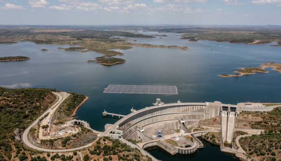 Ο πλωτός ηλιακός σταθμός ενέργειας της EDP στη νότια Πορτογαλία © ΔΤ